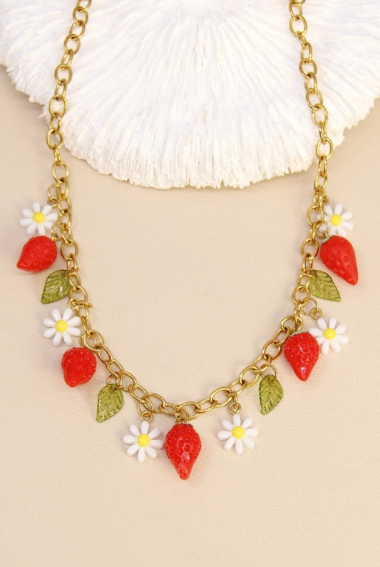 Collier fraise marguerite chaîne dorée – Bijou fruité tendance